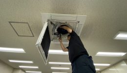 1階事務室作業中 1階事務室作業中